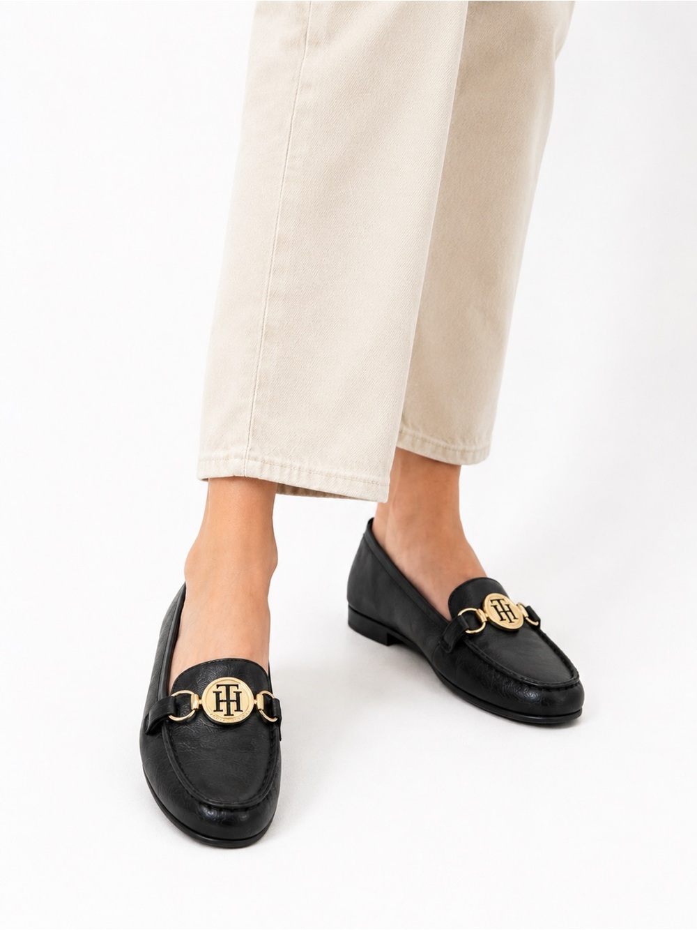 Size 6 Tommy Hilfiger Women’s Carmene Black Gold Logo Loafers